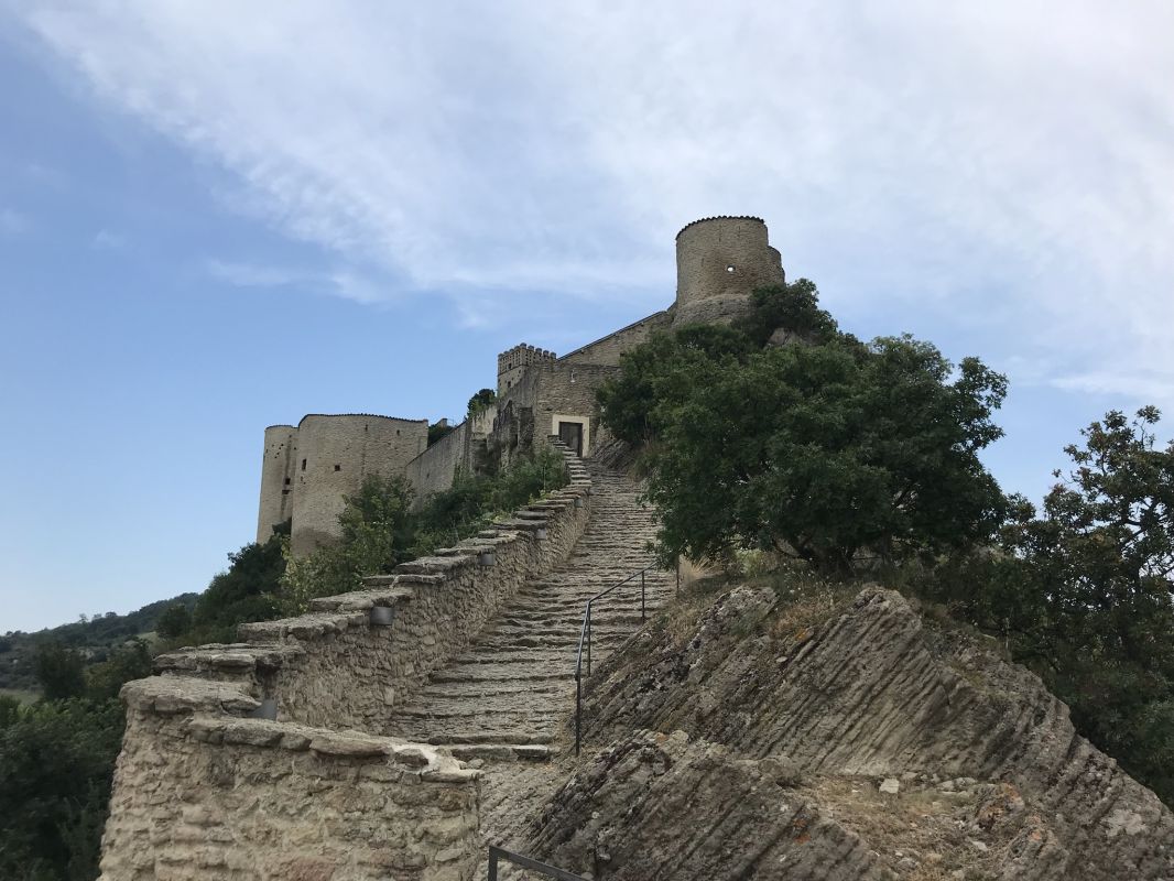 Cum poti inchiria cu doar 100 de dolari un castel ca in basme din Italia