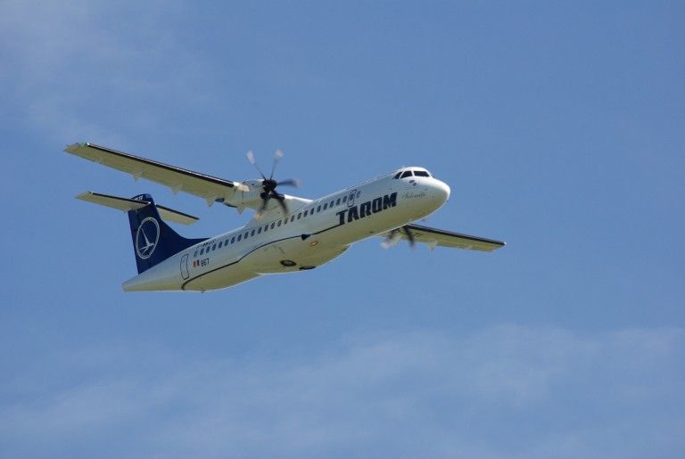 Formalitatile de imbarcare pentru zborurile TAROM, efectuate din noul Terminal Plecari al Aeroportului Otopeni