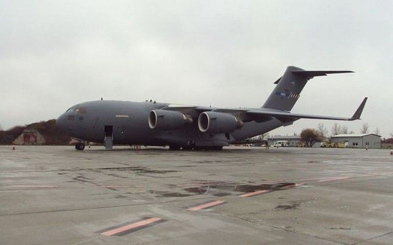 Un avion militar Globe Master III, de aproape 300 de tone, a aterizat pe Aeroportul Timisoara