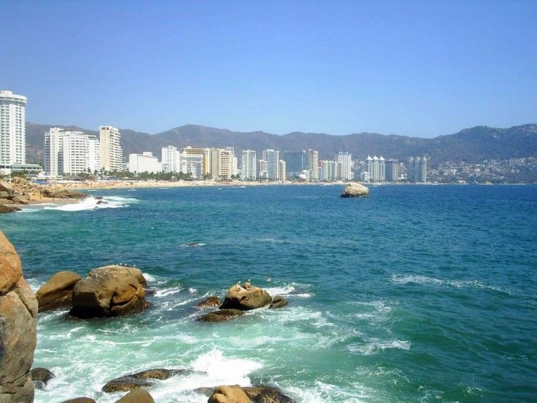 Acapulco - kilometri de plaje scaldate in Oceanul Pacific