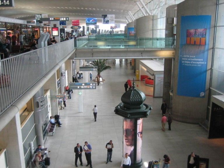 Paris: 500 de zboruri anulate preventiv