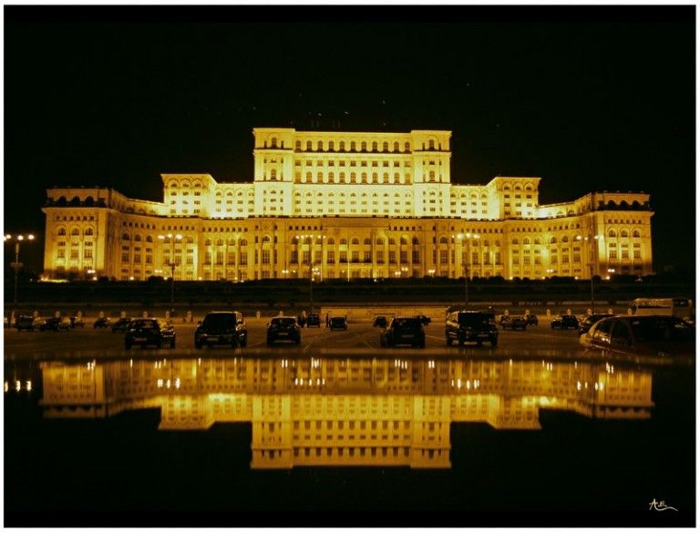 Casa Poporului, in topul celor mai bizare constructii din lume