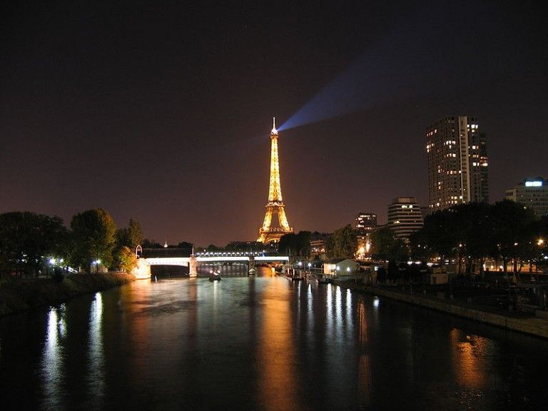 Ciudateniile turnului Eiffel