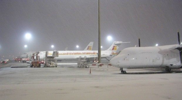 Aeroportul Otopeni sub viscol: mai multe zboruri au fost anulate sau amanate