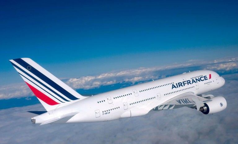 Air France: pasagerii pot folosi telefoanele mobile, tabletele si laptopurile pe toata durata zborului