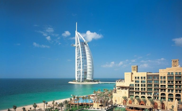 Vesti bune: viza pentru Emiratele Arabe Unite se va obtine gratuit din aeroporturile de destinatie