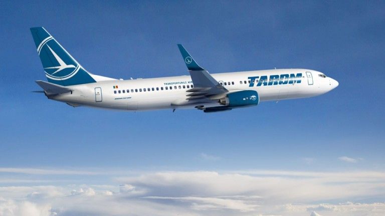 Avionul, un loc plin de microbi. Cum sa nu te imbolnavesti cand zbori