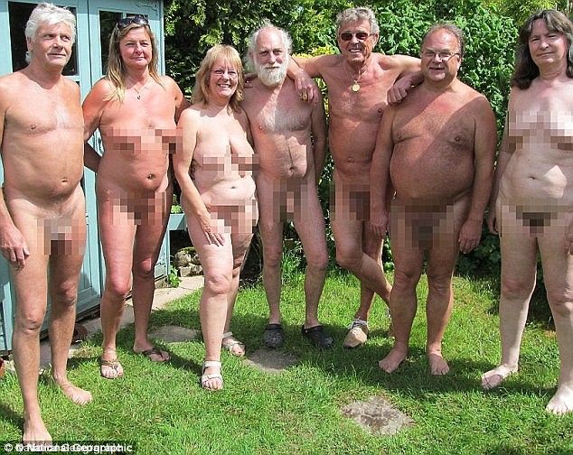 Satul in care oamenii traiesc in costumul lui Adam si Eva (FOTO)