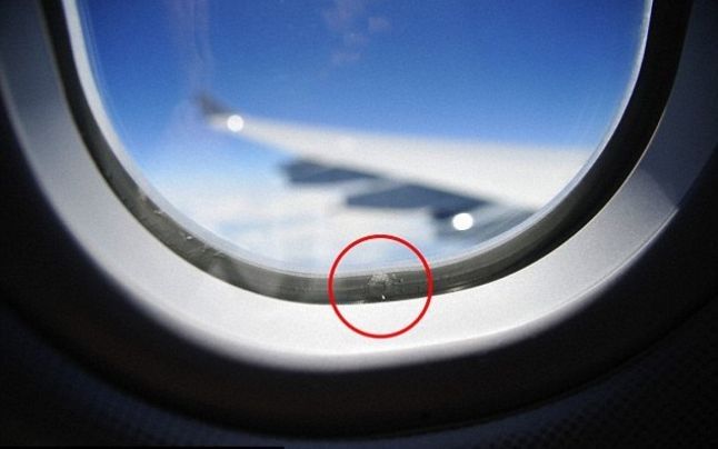 Detaliul pe care putini pasageri il observa: de ce sunt gaurite ferestrele avioanelor