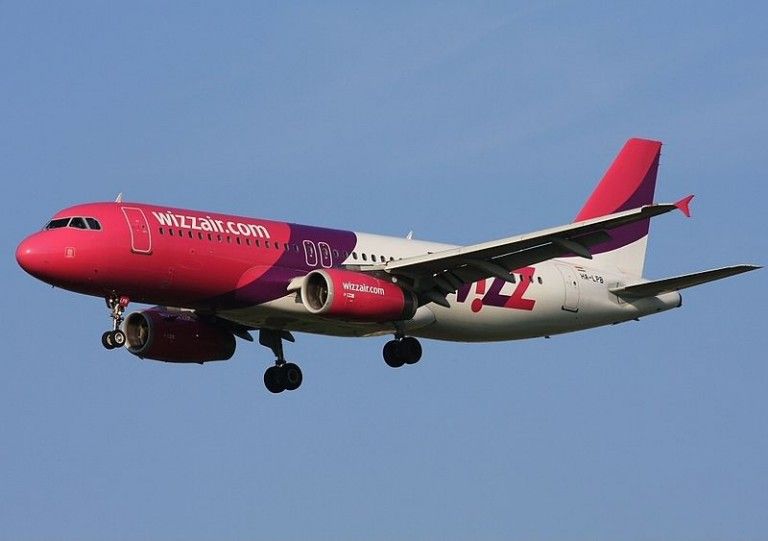 Wizz Air introduce optiunea de a aduce la bord un bagaj de mici dimensiuni