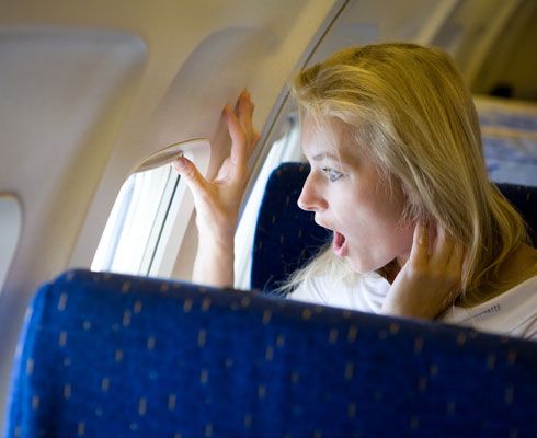 Adevaratul motiv pentru care ferestrele avioanelor nu se aliniaza cu scaunele