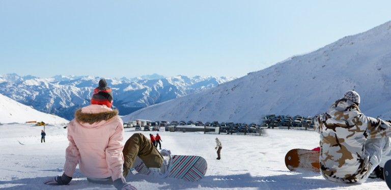 TAROM ofera gratuit transportul echipamentelor sportive de iarna