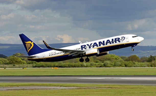 Ryanair face recrutari in trei orase din Romania in noiembrie