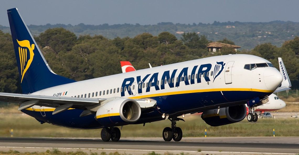 Ryanair vine cu noi schimbari: al doilea bagaj de mana va fi trimis gratuit la cala din cauza intarzierilor
