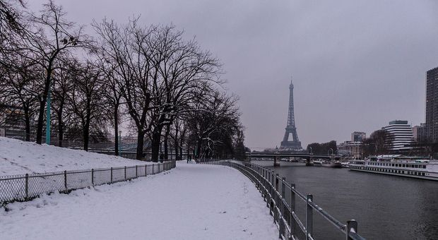 Zapada a provocat haos la Paris