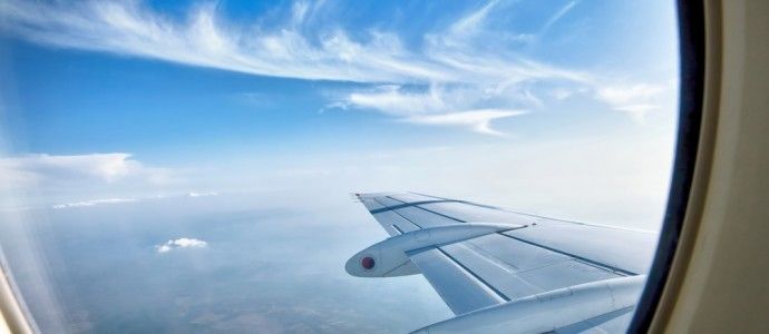 O femeie din Israel a cazut dintr-un avion in miscare