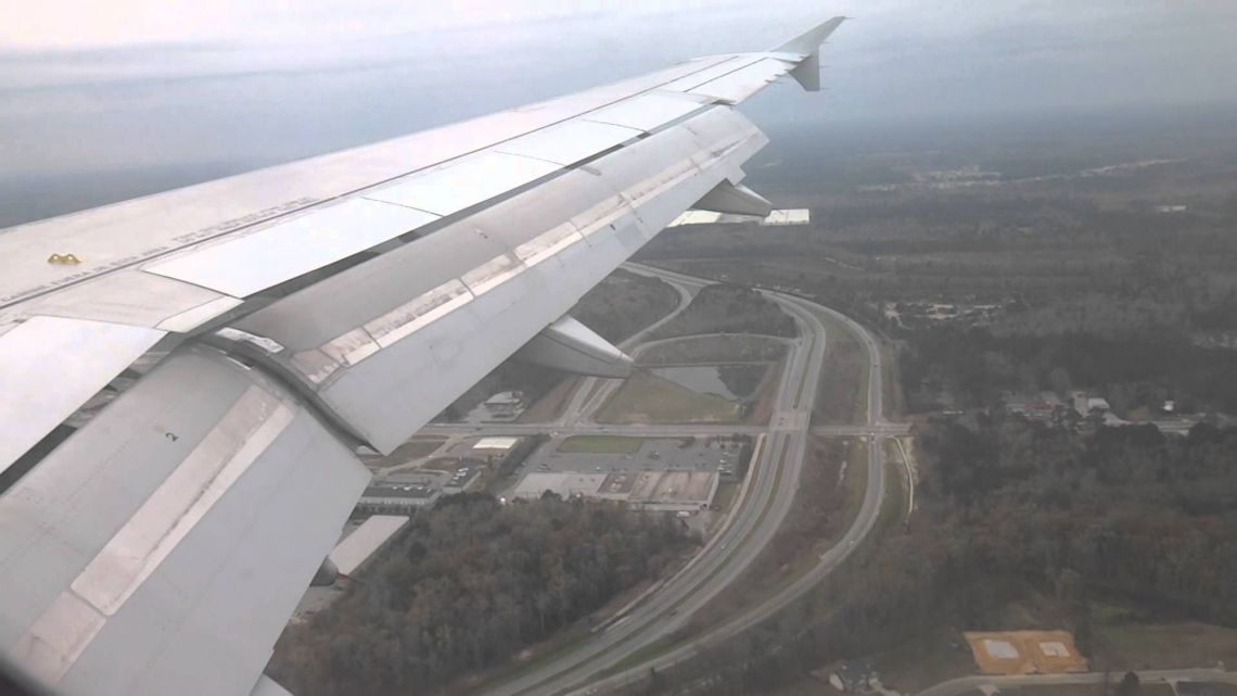 In SUA exista un aeroport in care avioanele aterizeaza peste morminte