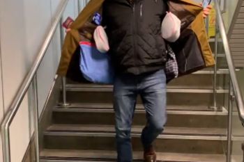 Metoda inedita prin care un pasager Ryanair a fentat noile reguli de bagaje