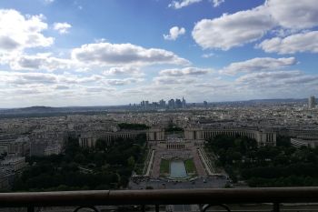 Nu se inclina niciodata mai mult de 7 cm, chiar si cand vantul este foarte puternic. 10 lucruri interesante despre Turnul Eiffel - foto 2
