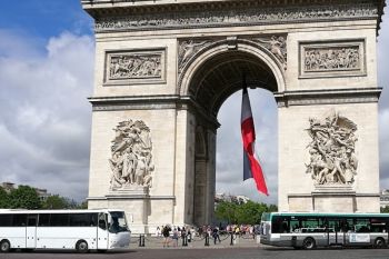 Arcul de Triumf a fost inaltat in cinstea victoriilor stralucite ale imparatului Frantei, Napoleon. Cele mai reprezentative ilustratii ale Arcului de Triumf