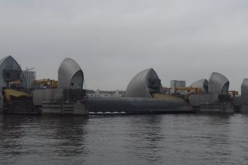 E greu de redat in cuvinte cate puteti vedea doar plimbadu-va cu ferry-boat-ul pe Tamisa! Iata lista celor mai frumoase simboluri ale Londrei, pe care le puteti admira intr-o scurta croaziera! - foto 1