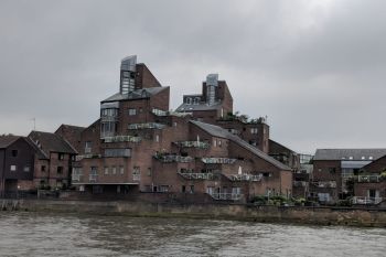 E greu de redat in cuvinte cate puteti vedea doar plimbadu-va cu ferry-boat-ul pe Tamisa! Iata lista celor mai frumoase simboluri ale Londrei, pe care le puteti admira intr-o scurta croaziera! - foto 4