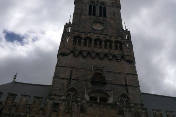 Ce ar putea fi mai romantic decat o zi petrecuta in minunatul oras belgian Bruges, denumit si Venetia Nordului ?