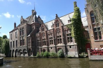 Ce ar putea fi mai romantic decat o zi petrecuta in minunatul oras belgian Bruges, denumit si Venetia Nordului ? - foto 1