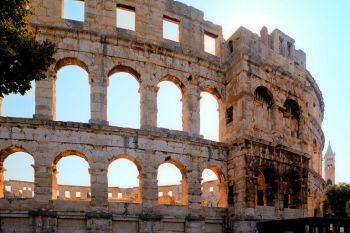 Pula, o statiune croata de o frumusete atemporala