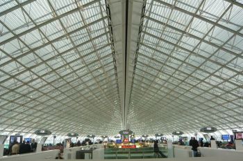 Angajati ai Aeroportului Charles-de-Gaulle din Paris, arestati pentru furt din bagaje