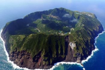 Cel mai captivant loc de pe planeta: Aogashima, orasul din interiorul vulcanului (FOTO, VIDEO)