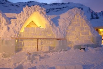 Constructia inedita din inima Muntilor Fagaras: Hotelul de gheata de la Balea Lac