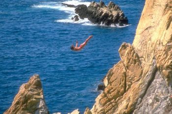 Acapulco - kilometri de plaje scaldate in Oceanul Pacific - foto 1