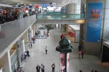 Paris: 500 de zboruri anulate preventiv