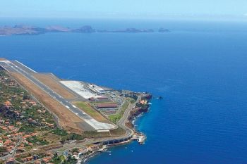 Cele mai spectaculoase aeroporturi din lume (FOTO) - foto 9