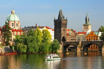 Orasul celor o suta de turnuri