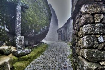 Satul din Portugalia construit in bolovani uriasi pare desprins din povesti (GALERIE FOTO) - foto 3