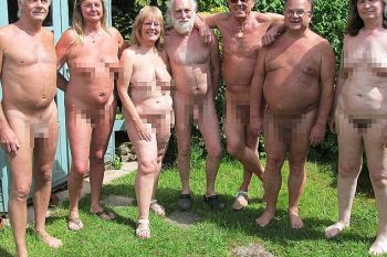 Satul in care oamenii traiesc in costumul lui Adam si Eva (FOTO)