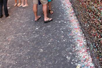Cum arata cea mai plina de microbi atractie turistica din lume (FOTO) - foto 2