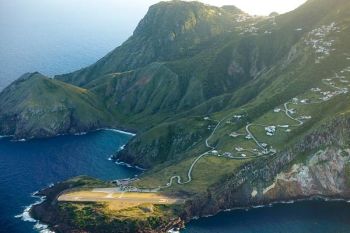 Piste de aterizare imposibile! Ti se face inima cat un purice! (GALERIE FOTO) - foto 3