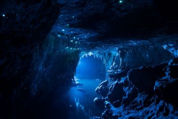 O pestera unica in lume. Cum se explica lumina stranie din interiorul grotei - foto 1