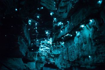 O pestera unica in lume. Cum se explica lumina stranie din interiorul grotei - foto 3