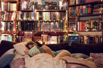 Biblioteca unde citesti pana adormi si nimeni nu te goneste (GALERIE FOTO) - foto 2